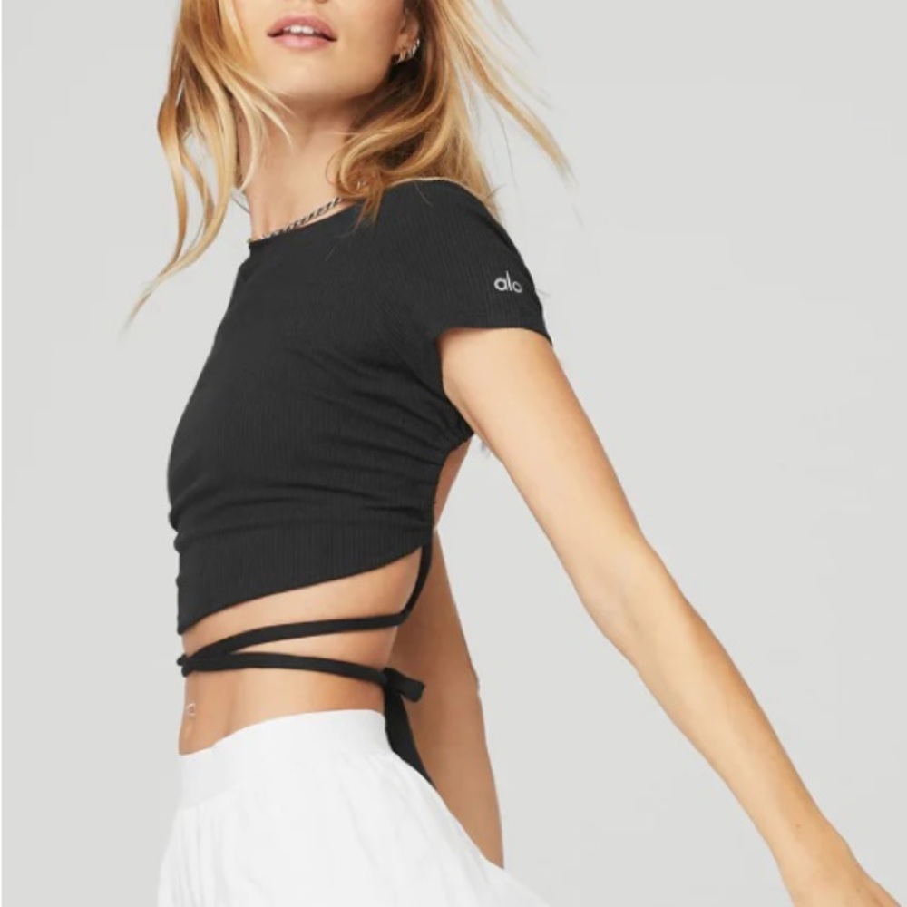 Alo Ribbed Manifest Short Sleeve Shirt